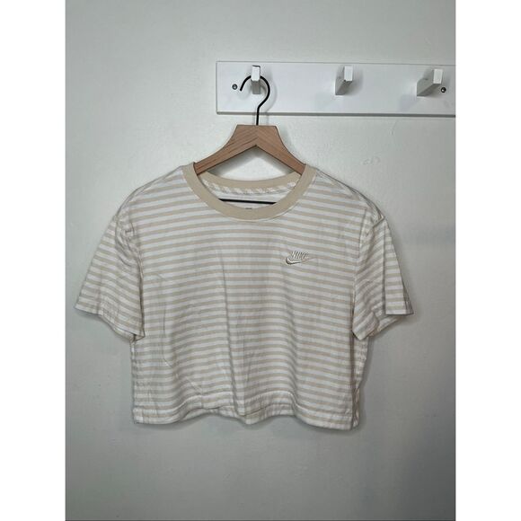 Nike Essential Crop Short Sleeve Shirt - Picture 2 of 7